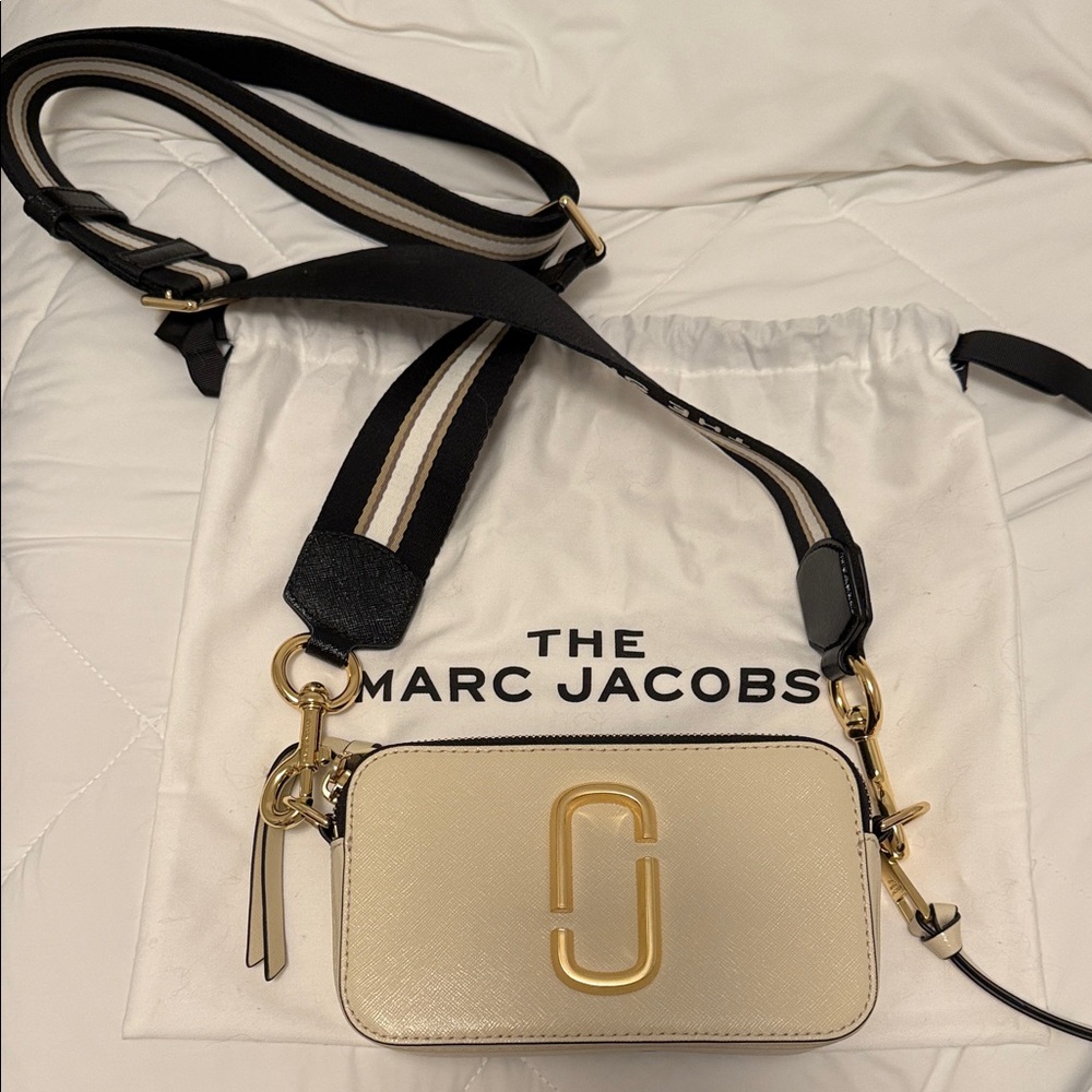 Marc Jacobs Cream and Black snapshot purse